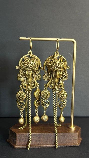Prachtige Art Nouveau oorbellen, goudverguld met 24K –