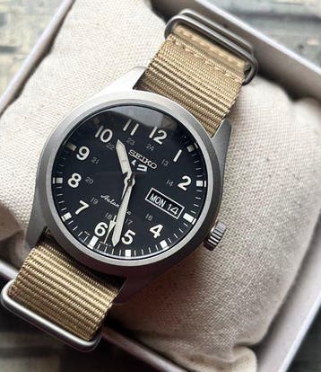 Seiko - Sans prix de réserve - SRPG35K1 - Automatic - 39 mm, Handtassen en Accessoires, Horloges | Heren, Nieuw