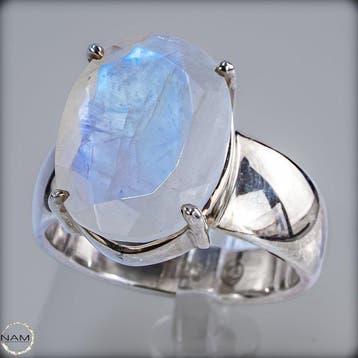 Elegante maansteenring met rechthoekige cabochon –
