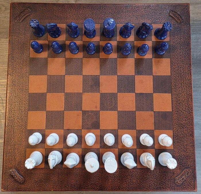 Schaakspel - Exclusive JEYPE Large Leather Chess Board, Antiek en Kunst, Curiosa en Brocante