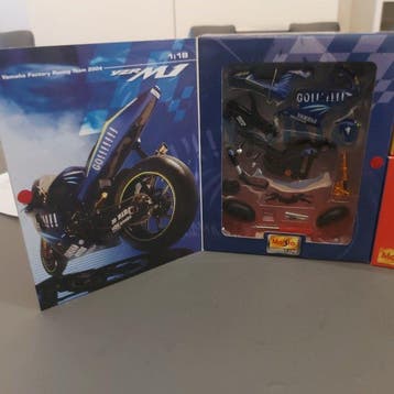 1:18 - Moto miniature (6) - Yamaha YZR M1 (2)- Honda, Hobby & Loisirs créatifs