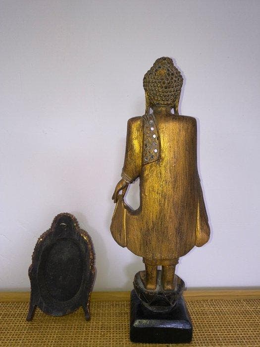 Statue, Hand-Carved Gilt Wood Buddha Lot - 46 cm - Bois,, Antiquités & Art, Art | Art non-occidental
