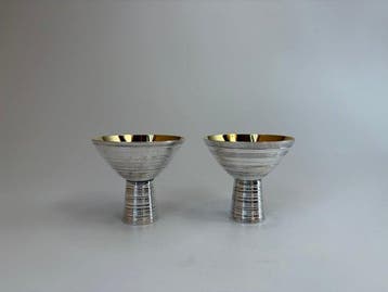 Paire de coupes sakazuki en argent pur (Jun-gin) – intérieur, Antiek en Kunst