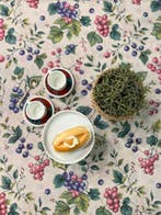 Prachtig tafelkleed voor grote tafels. Druivenranken. -