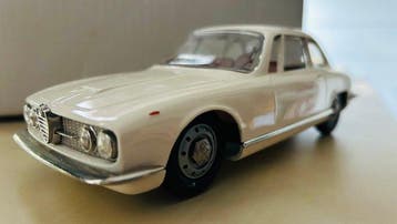 TOGI 1:43 - Coupé miniature - Alfa Romeo 2600 Coupé Sprint