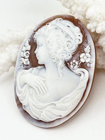 CASSIS MADAGASCARIENSIS - Cameo - Handgesneden camee