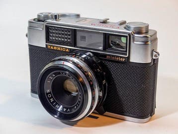 Yashica minister II Meetzoeker camera