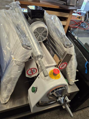 Nieuwe uitrolmachine langmaker tafelmodel VEILING bakkerij