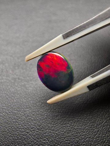 2.89cts Zwarte Opaal Cabochon- 0.58 g