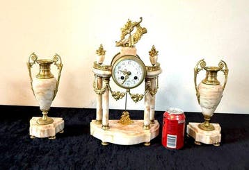 Klok en garnituur set (3) - Marmer met Bronzen elementen -