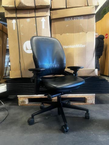 Steelcase Leap V2 Met Leren Stoffering - Refurbished, Verzenden, Zwart, Zo goed als nieuw, Bureaustoel