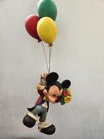 Statue, Beeld - Mickey Mouse hangend aan ballonnen - 35 cm -