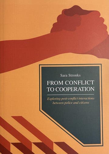 From conflict to cooperation. exploring post-conflict, Verzenden, Zo goed als nieuw, Sara Stronks