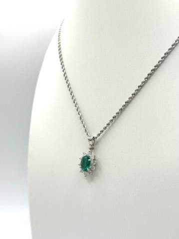 Ketting met hanger - 18 karaat Witgoud - 1.80ct. tw. Smaragd