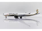 Schaal 1:200 JC Wings EW2339002S Starlux Airlines A330-90..., Ophalen of Verzenden