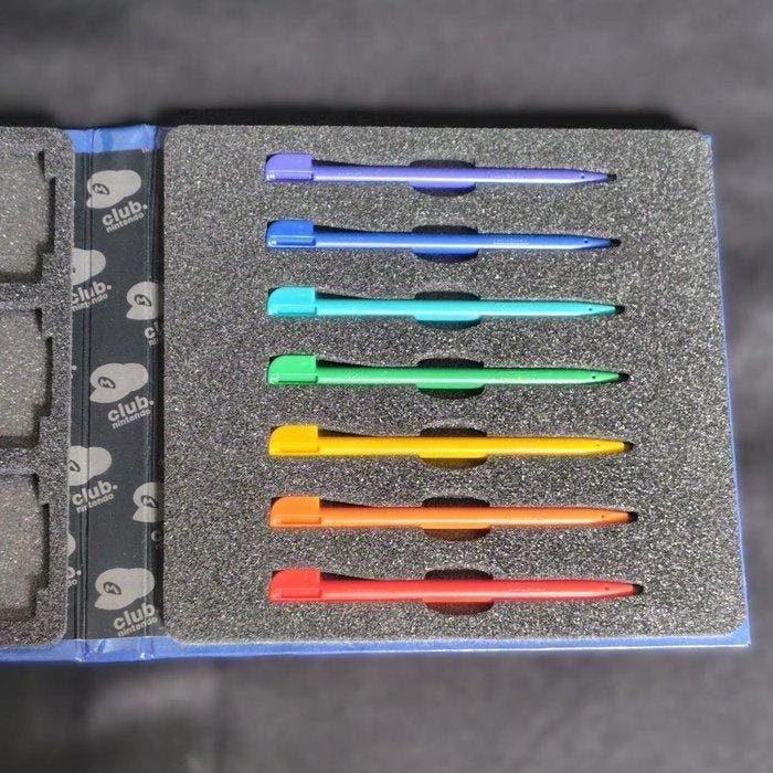 Nintendo - DS Card Case & Stylus Set - Gaming merchandise, Consoles de jeu & Jeux vidéo, Consoles de jeu | Accessoires Autre