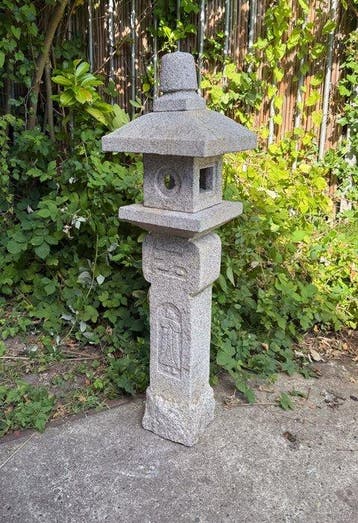 Begraven tuinlantaarn (christelijke lantaarn) - Steen,