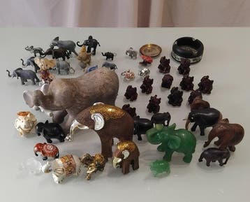Collection sur le thème des animaux - Éléphants. Statuettes