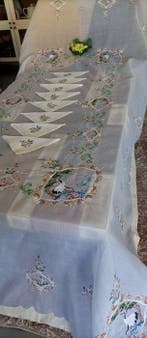Serviette éblouissante de trousseau ornée de magnifiques