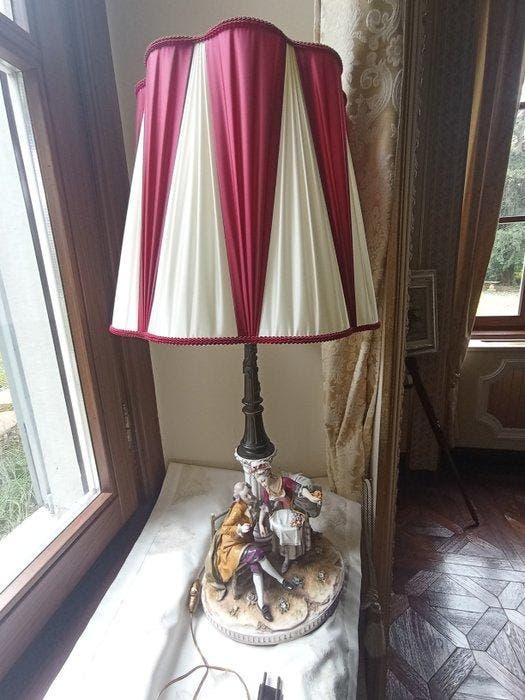 Tafellamp met beeldje - Porselein, Antiek en Kunst, Curiosa en Brocante