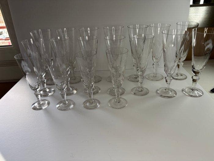 Tafelservies (18) - Kristal - Gesneden kristallen glazen, Antiek en Kunst, Antiek | Meubels | Tafels