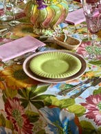 Exclusief tafelkleed met tuinbloemenprint voor brede tafels.