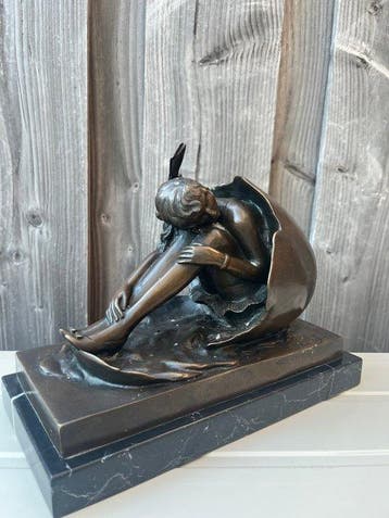 Bruno Zach - Beeld, Women egg - 22 cm - Brons, Marmer