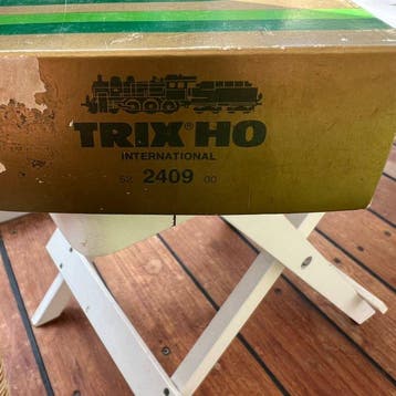 Trix International H0 - 2409 - Stoomlocomotief met tender