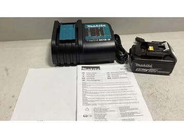 Veiling - Makita 5Ah Accu + makita acculader DC18SD, Nieuw
