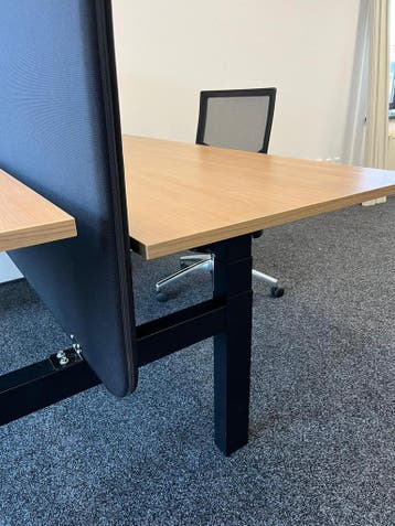 Zit Sta Duo Bureau - Merk Ahrend - Nieuwstaat, Verzenden