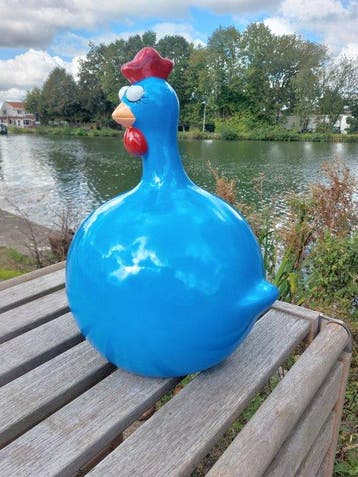 Statue, funny blue balloon chicken - 40 cm - polyrésine