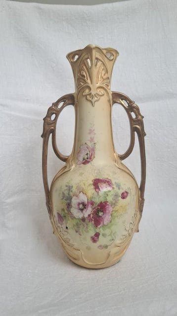 Ernst Wahliss - Alexandra Porcelain Works - Vaas met dubbele