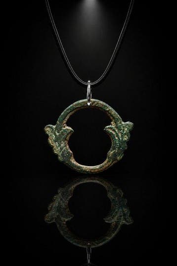 Middeleeuwse Vikingtijd Bronzen beschermende hanger, voor