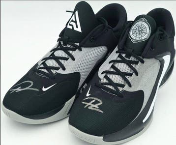 NBA - Giannis Antetokounmpo - Gesigneerd - Zwart, Grijs &, Verzamelen, Nieuw