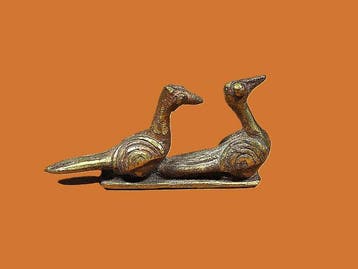 Gewichten om figuurlijk goud te wegen. Twee vogels. -, Antiek en Kunst