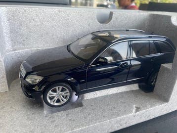 Autoart 1:18 - Voiture miniature - Mercedes-Benz C-Klasse, Nieuw