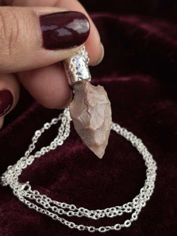 Musteriense Vuursteen Arrowhead (Zonder minimumprijs)