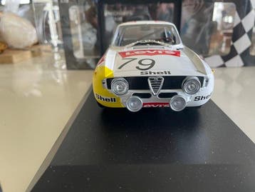 Minichamps 1:18 - Modelauto - Alfa Romeo 1300 GTA