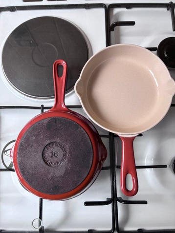 Le Creuset - Pan (2) - geëmailleerd gietijzer, Antiek en Kunst