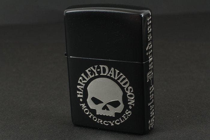 Zippo - Harley-Davidson Skull Logo Black Matte -, Verzamelen, Rookartikelen, Aanstekers en Luciferdoosjes