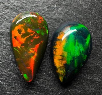 7,75ct Opaal Cabochons- 1.55 g - (2)