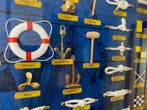 Objets maritimes - Ancien tableau marin avec des pavillons