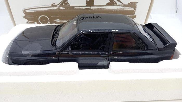 Minichamps 1:18 - Modelauto - BMW M3 Street Evo 1989 -, Hobby en Vrije tijd, Modelauto's | 1:5 tot 1:12