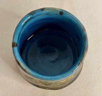 Kutani Ware Tokuyama Kiln Gold leaf & Blue glaze Sake Cup, Antiek en Kunst