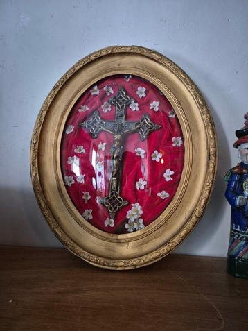 Glazen vitrinelijst - Hout, Metaal, Glas - Kruisbeeld in