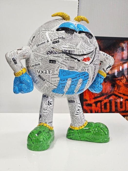 Patryk Konrad - M&Ms Vogue resin sculpture - limited, Antiquités & Art, Art | Objets design