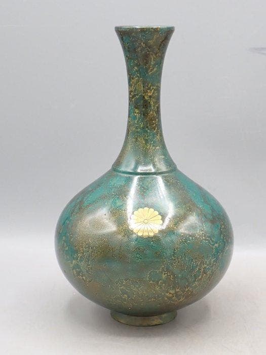 Vaas - Brons - Japan - Met gouden chrysant (Zonder, Antiquités & Art, Antiquités | Autres Antiquités