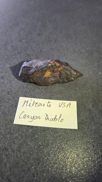 Canyon Diablo meteorite Forme libre - Hauteur : 4.5 cm -