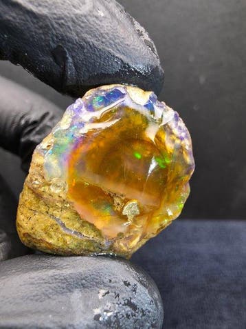 107cts Crystal Opal Specimen Ruw- 21.5 g