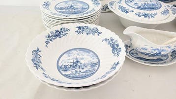 Johnson Bros. - Eetservies voor 12 (44) - Porselein - Tulip